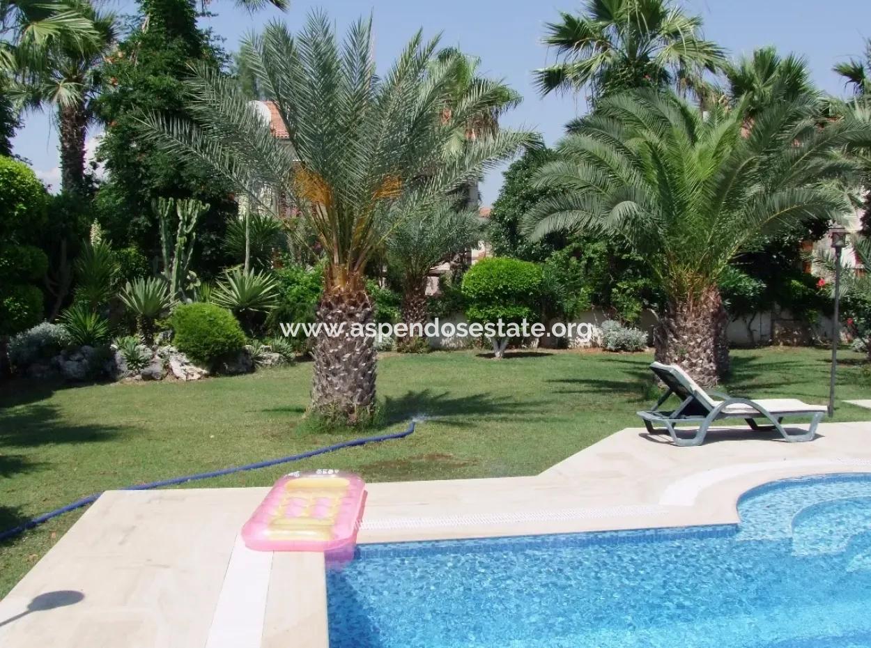 Der Malerische See Und Der Kanal In Die Lagune Zum Meer, Luxus-Villa Zum Verkauf In Der Königlichen Gräber Von Maras