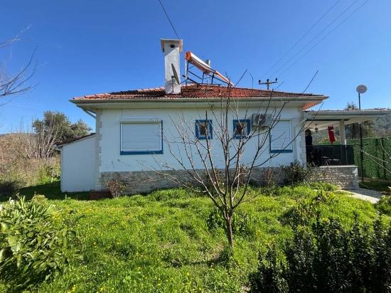 Eingeschossiges Haus Mit 2 Schlafzimmern Und Einem Zusätzlichen Zimmer Auf Einem 459 M² Großen Grundstück In Okçular Zu Verkaufen