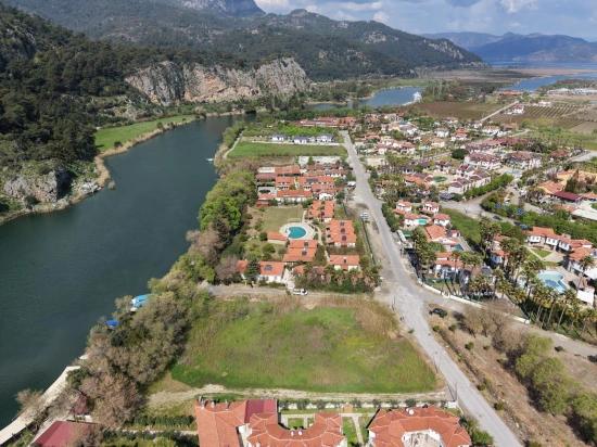 2600 M² Großes Grundstück In Dalyan Gülpınar, Direkt Am Kanal Gelegen, Mit 20% Tourismuszonierung Zu Verkaufen.