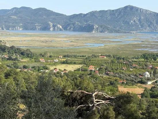 In Çandır, a 1252m2 field for sale with lake and nature view