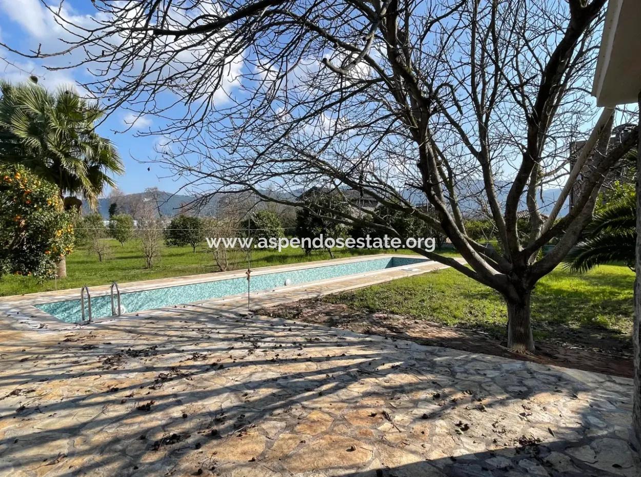 Single Storey House For Sale In A Plot Of 2882 M2 In Eskikoy