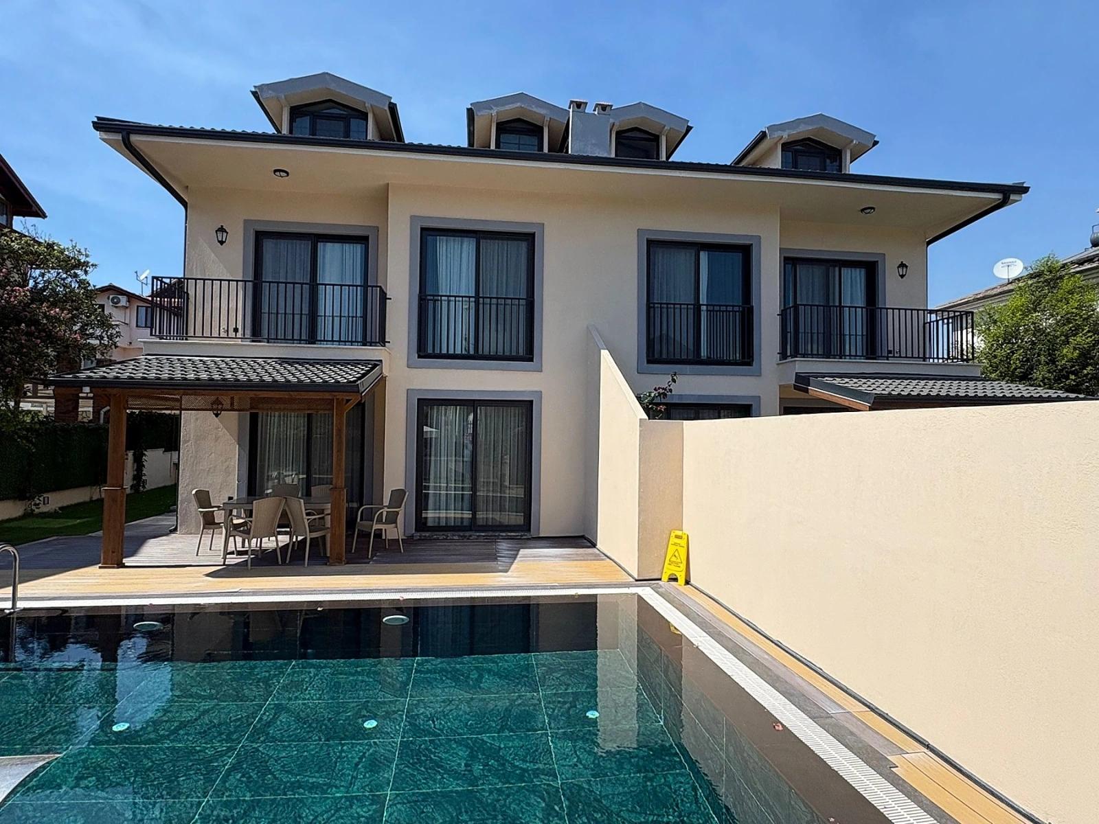 Dalyan'da Gülpınar'da Satılık 4+1 Villa
