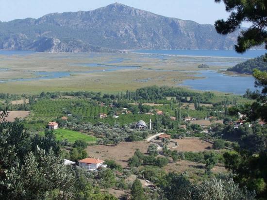 Çandır'da Göl Manzaralı 1252m2 Satılık Arsa