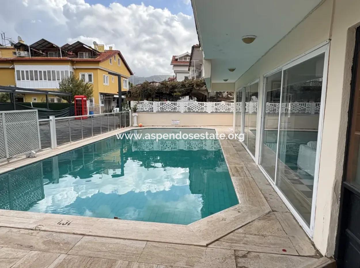 Dalyan'da 30 Odalı Kanala Yakın Satılık Otel