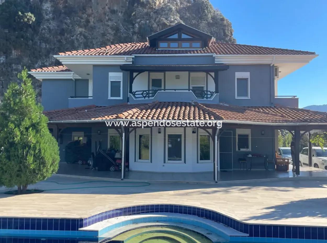 Dalyan Gülpınar'da 6000M2 Arsa İçerisinde 4+2 Satılık Villa