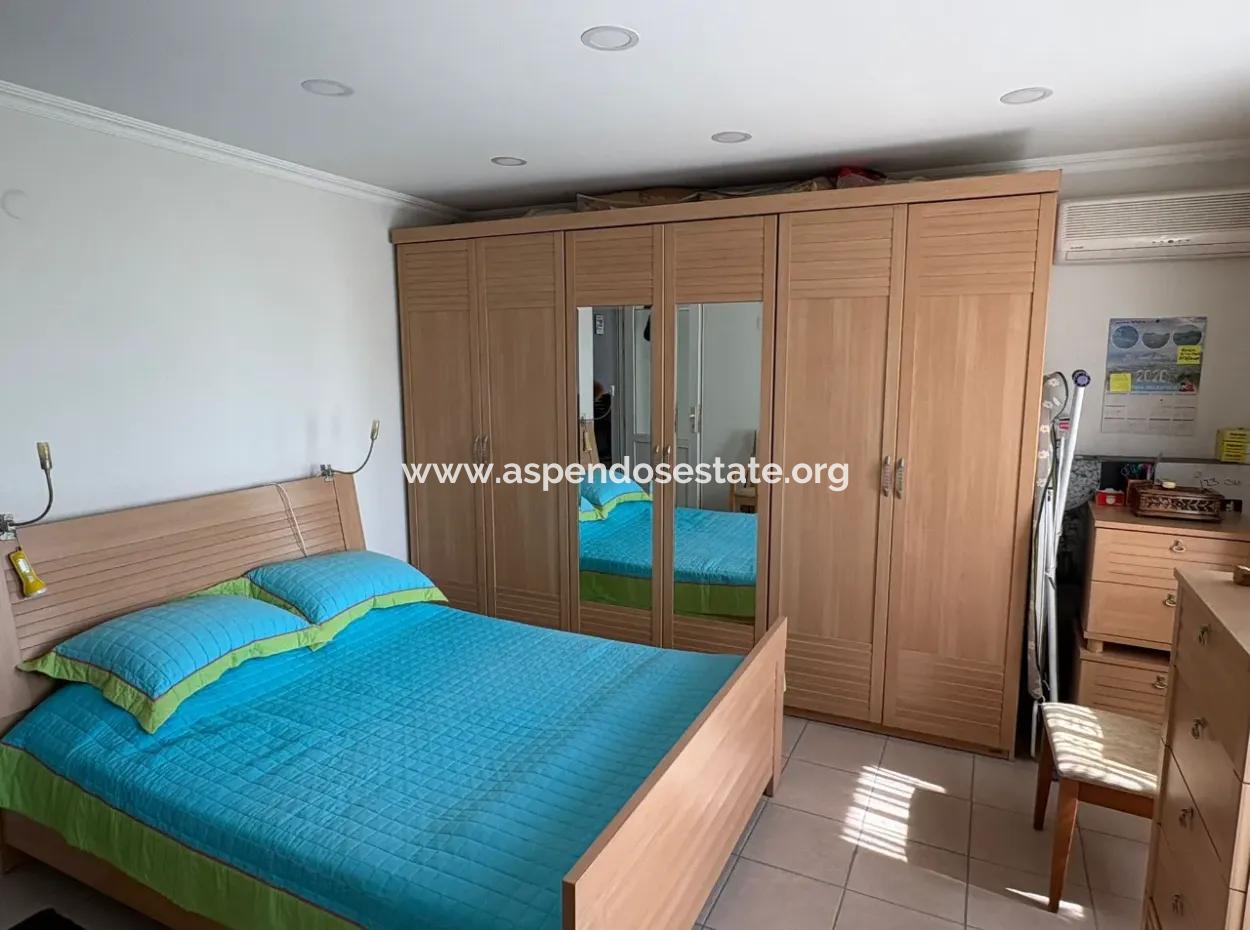 Okçular'da 514M2 Arsa İçerisinde 2 Katlı Satılık Ev