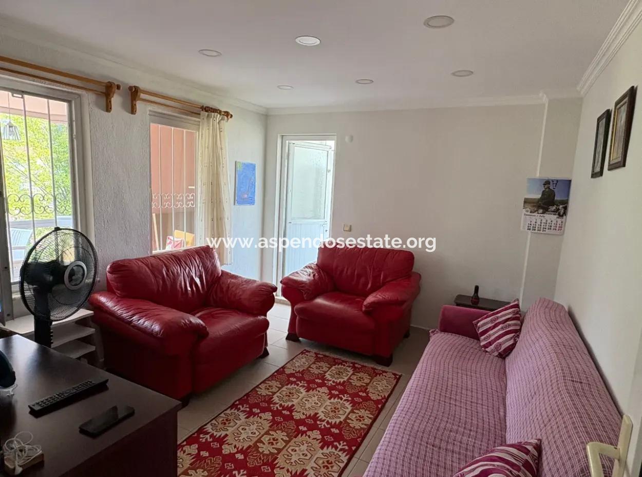 Okçular'da 514M2 Arsa İçerisinde 2 Katlı Satılık Ev