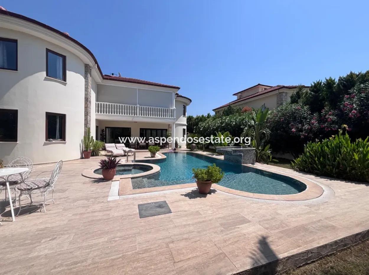 Dalyan Maraş'da Köşebaşında 980M2 Arsa İçin'de 5+1 Satılık Villa