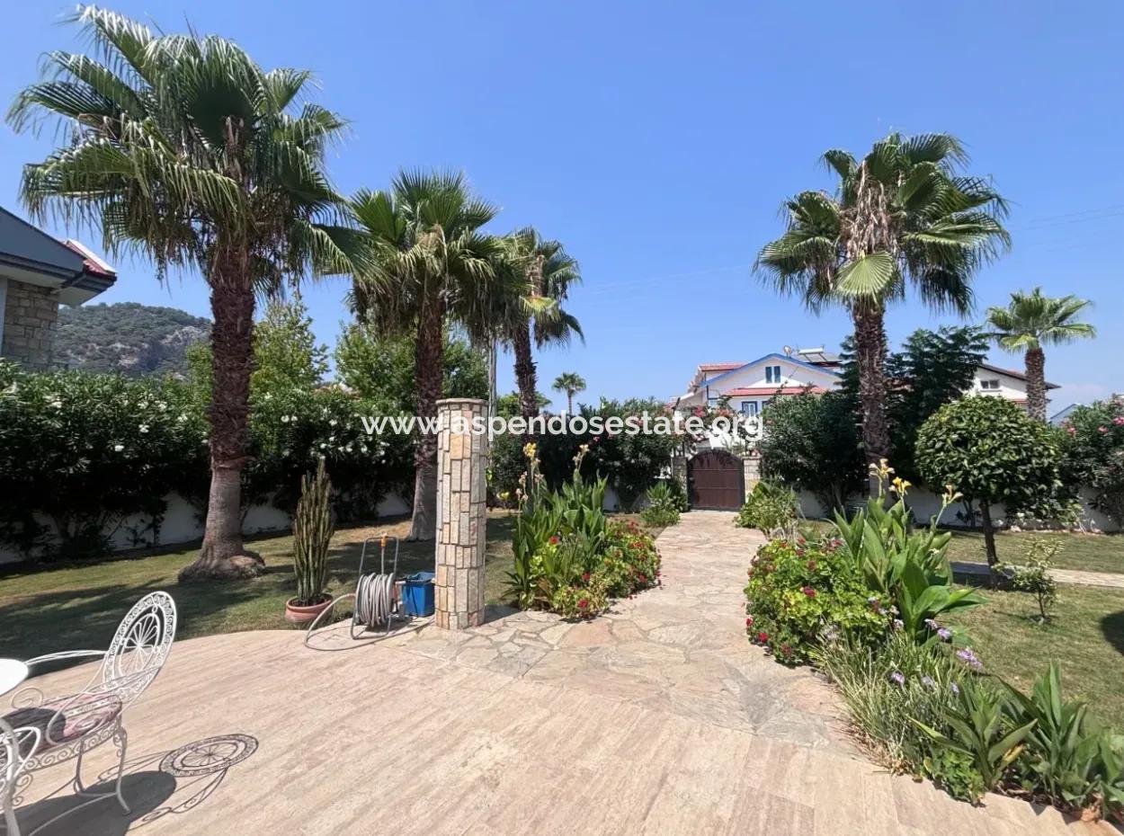 Dalyan Maraş'da Köşebaşında 980M2 Arsa İçin'de 5+1 Satılık Villa