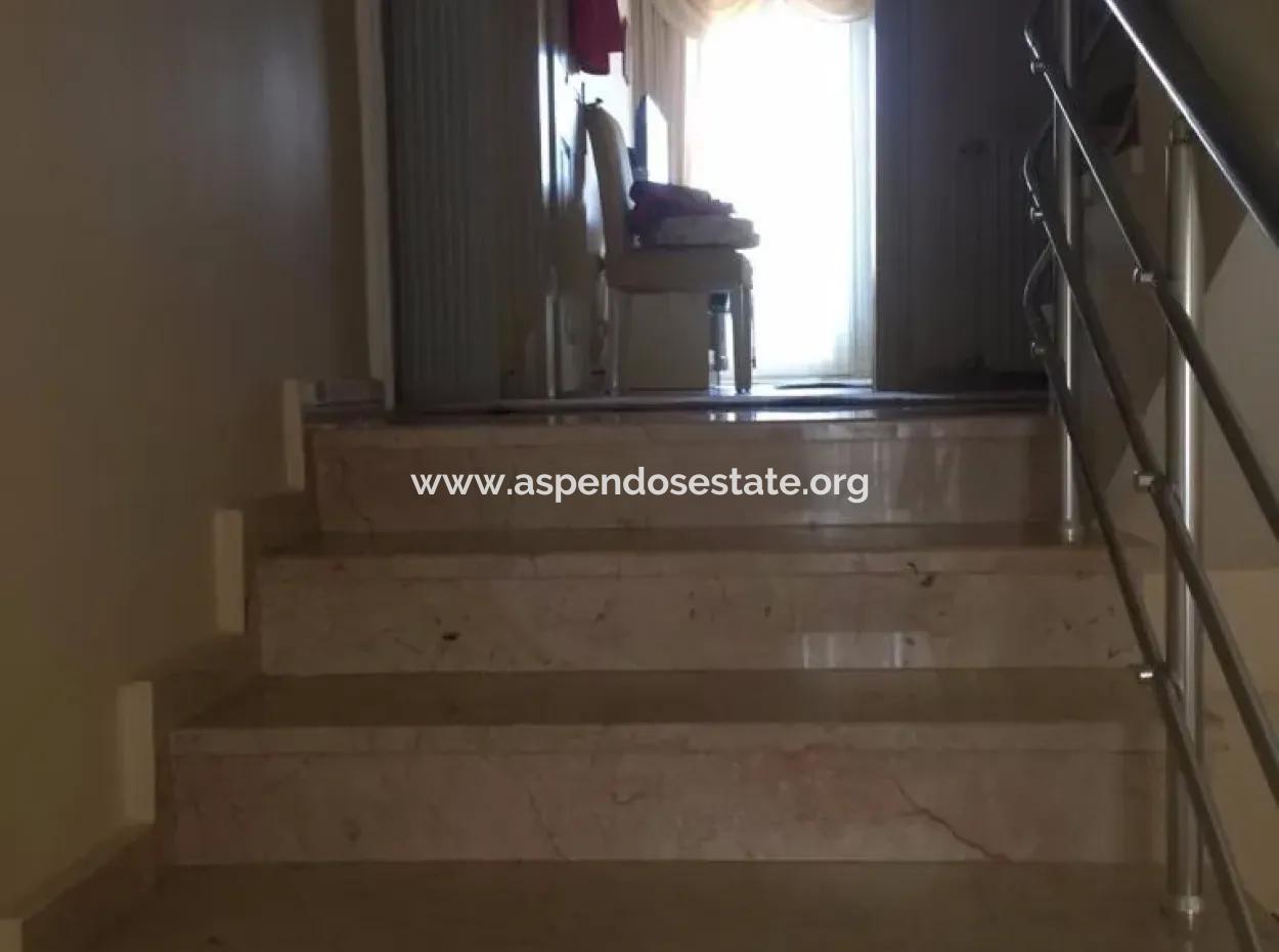 Alanya Telatiye Mahallesi Konaklı Mevkiinde Denize Yakın Köşebaşı 338M2 Arsa İçerisinde Satılık Villa