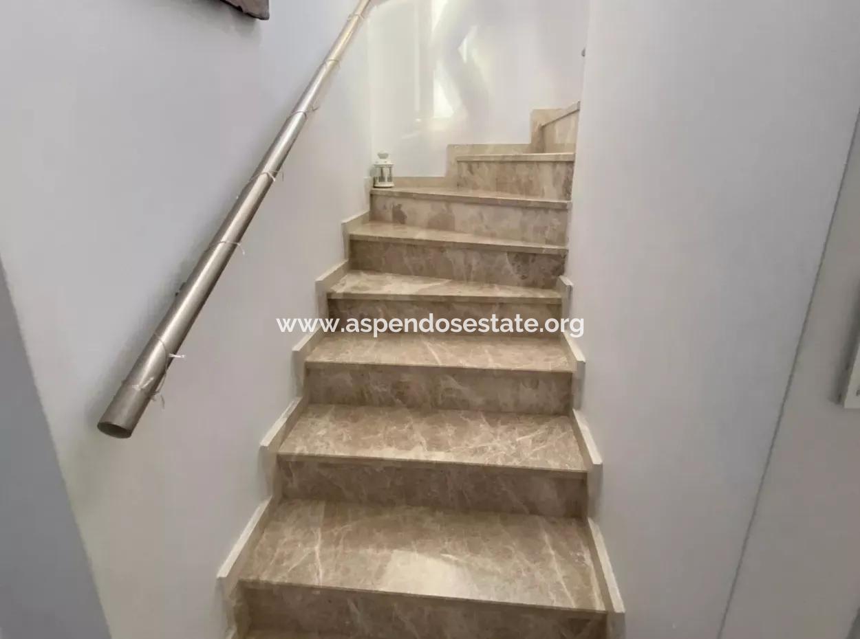 Okçular'da Satılık Villa Lüks 5 Yatak Odalı Satılık Villa