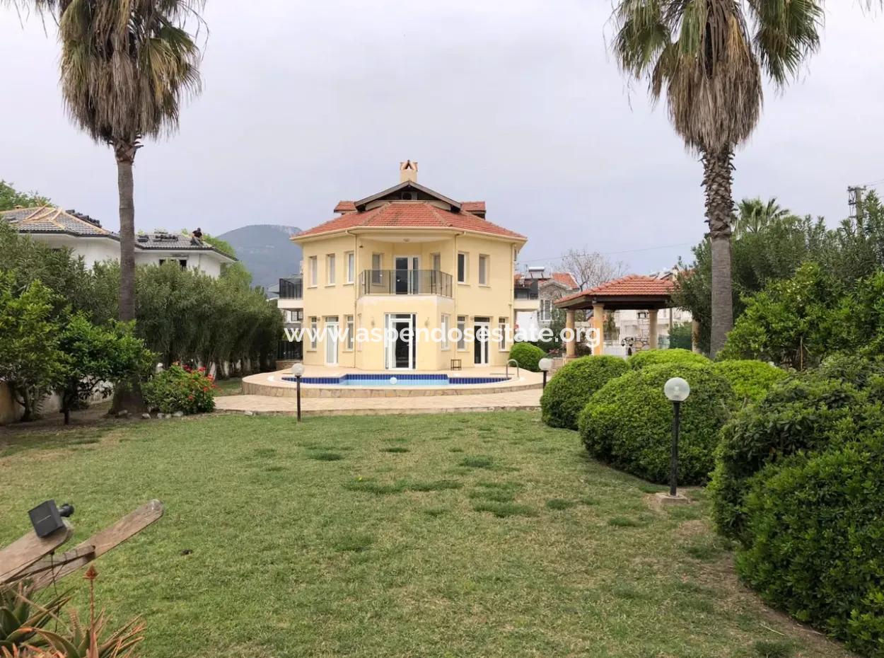 Dalyan Gülpınar'da 1100 M2 Arsa İçerisinde 6+1 Satılık Villa