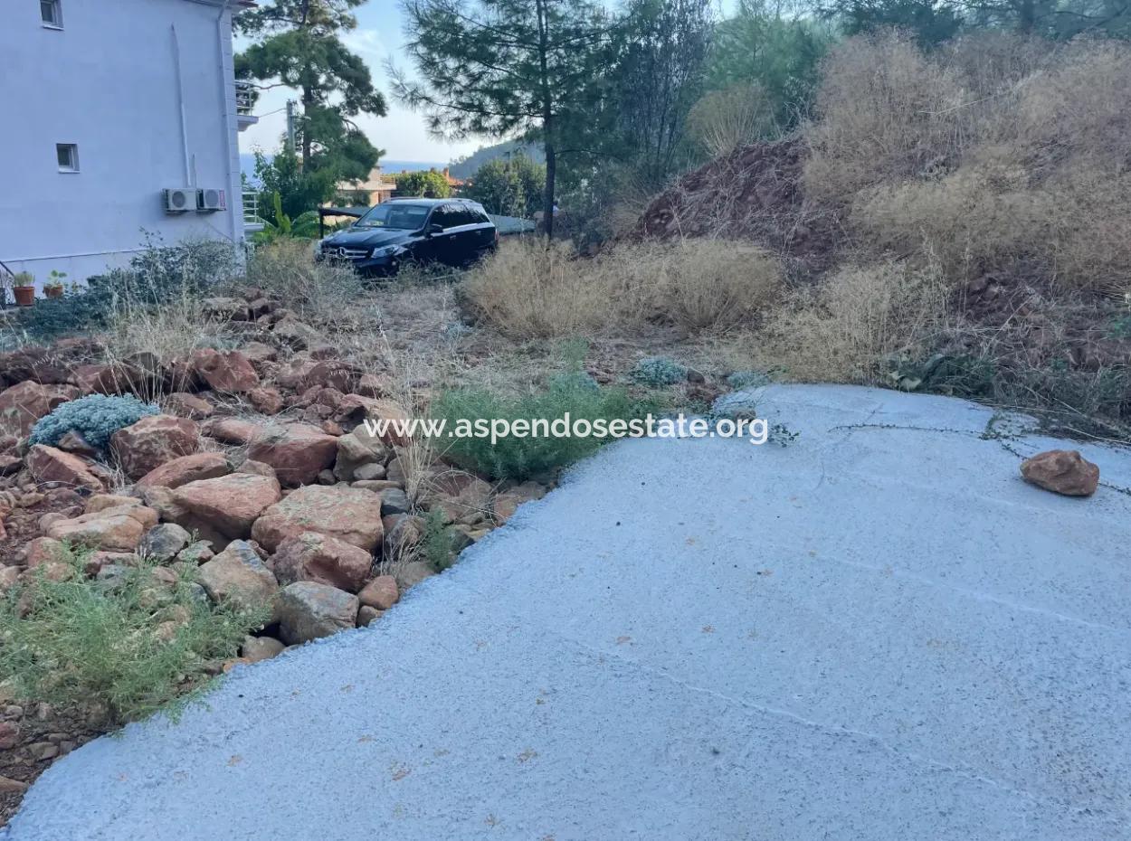 Ekincik'de Deniz Manzaralı 420M2 İmarlı Satılık Arsa