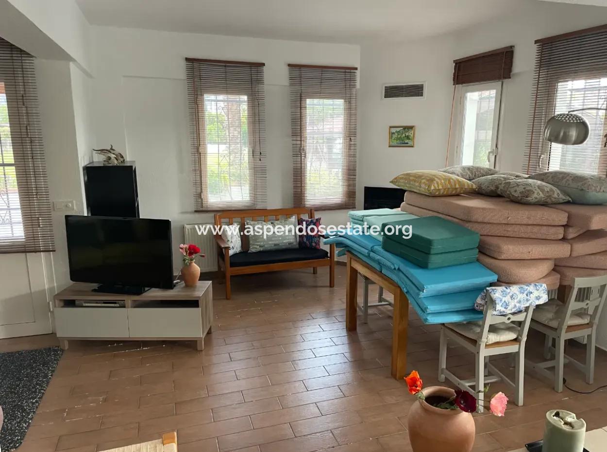 Okçular'da 1007M2 Arsa İçinde Satılık Villa