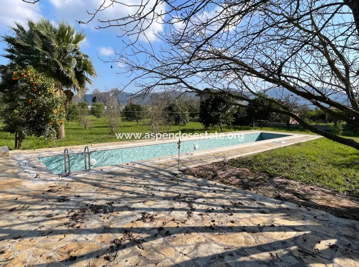 Eskiköy'de 2882 M2 Arsa İçerisinde Müstakil Satılık Tek Katlı Ev