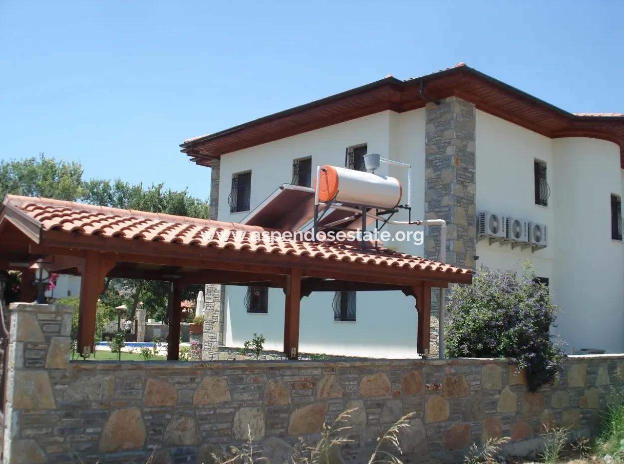 Dalyan'da Satılık Villa Dalyan Gülpınarda  800M2 Arsa İçerisinde 4+1 Salık Lüks Villa