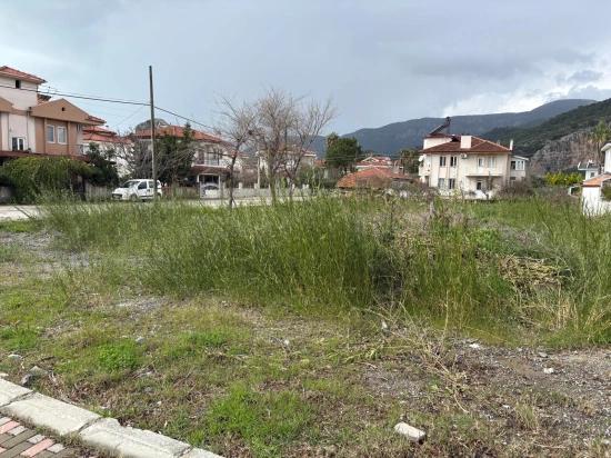 Dalyan Maraş'da Köşebaşı 892m2 Satılık Arsa